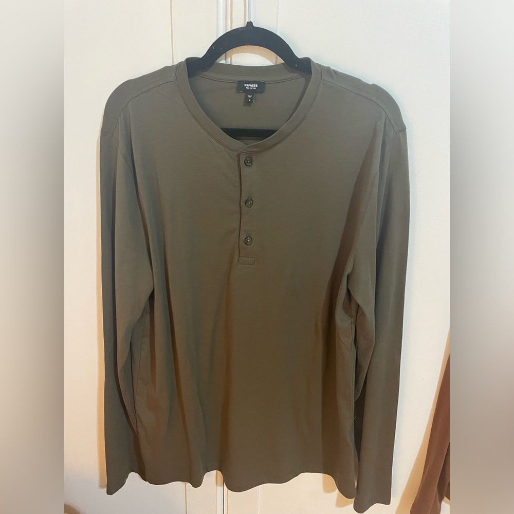 Never worn Men’s medium olive green Express Long Sleeve Cotton Henley
